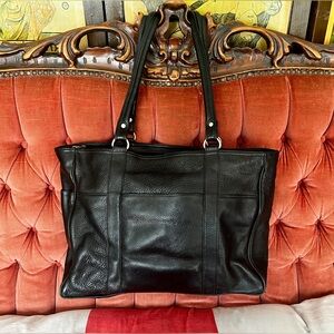 Large Vintage Wilson’s Black Leather Purse 2000’s